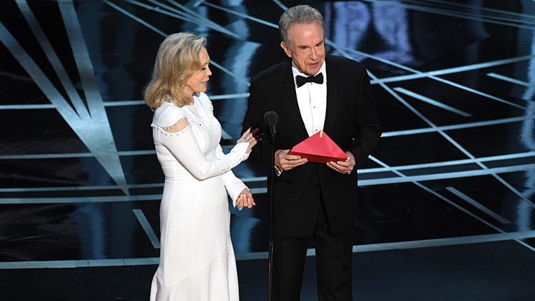 El tuit de Miss Universo sobre el error en la gala de los Oscar