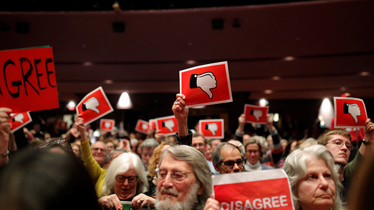 Filtran plan de un grupo anti-Trump para socavar una reunión con un senador republicano