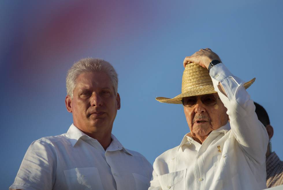 Raúl Castro y su posible sucesor Miguel Díaz-Canel, el año pasado en La Habana.