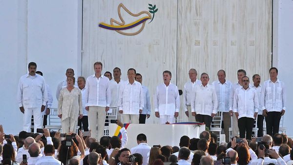 El acto de la primera firma de la paz en Cartagena (AFP)