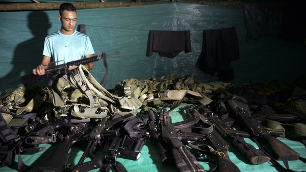 Armas de las FARC agrupadas en uno de los campamentos del grupo guerrillero