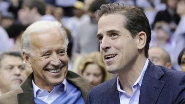 Joe Biden y su hijo Hunter (AP)