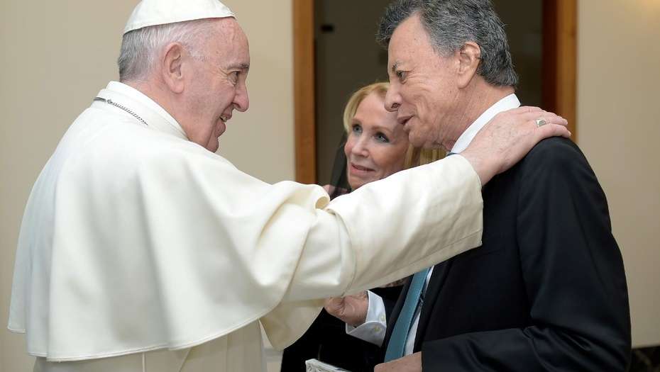 "Palito" Ortega y Evangelina Salazar renovaron sus votos matrimoniales ante el Papa Francisco