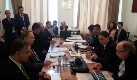 El presidente Morales se reúne con el equipo jurídico Nacional e Internacional en la embajada de Bolivia en La Haya. Foto: @Canal_BoliviaTV