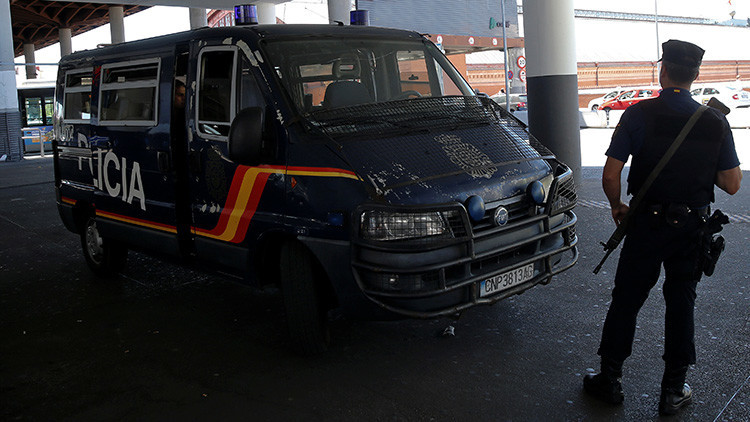 España: Cae una red de explotación sexual que vendía por Internet la virginidad de una menor