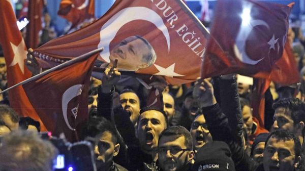 El presidente Erdogan impulsa con mitines y manifestaciones un referéndum constitucional para otorgar mayores poderes a la presidencia