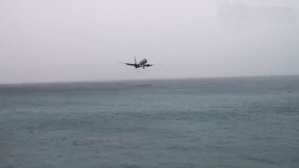 El vuelo 2652 de Westjet pudo aterrizar en St. Maarten luego de dos intentos