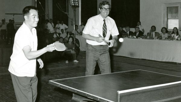 Como miembro del Consejo de Seguridad Nacional acompañó la gira por los Estados Unidos del equipo deportivo chino que marcó el éxito de la “diplomacia del ping-pong”(Family photo)