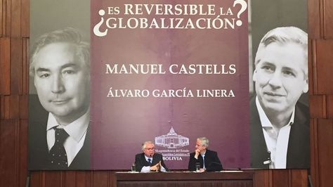 El sociólogo Manuel Castell y el vicepresidente Álvaro García