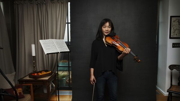 Mira Wang con el Stradivarius de su maestro, Roman Totenberg (The Washington Post)