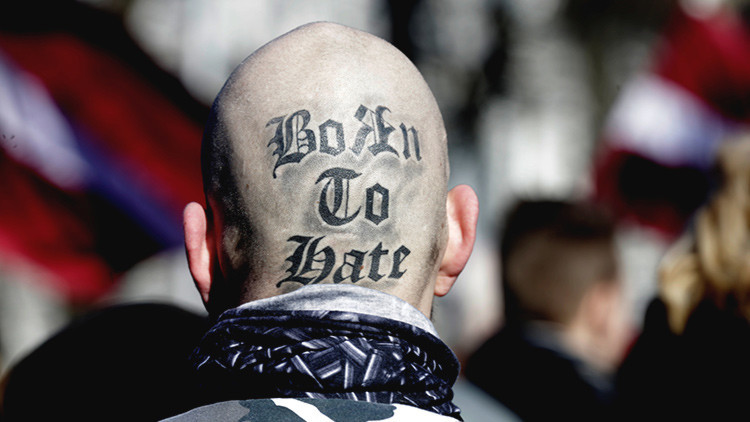 A Hitler le encantaría: Escalofriantes marchas nazis se exhiben en Europa (Videos, fotos)