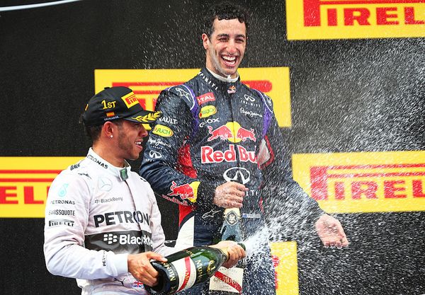 En el circuito de Abu Dabi se derrama champagne sin alcohol, porque están prohibidas las bebidas alcoholicas (Getty Images)