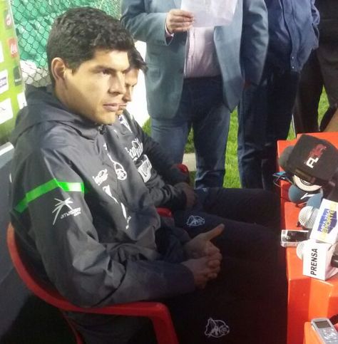 El golero Carlos Lampe durante la conferencia de prensa en el estadio Siles.