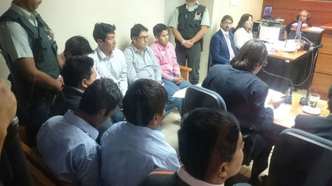 Los cuidadanos bolivianos en su audiencia en Chile.
