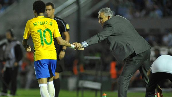 Tite y Neymar, los máximos responsables de la resurrección de Brasil en las Eliminatorias (AFP)