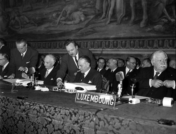 La delegación de Luxemburgo en el momento de la firma del Tratado de Roma, 25 de marzo de 1957