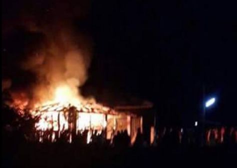 Las llamas del incendio en Guayaramerín. Foto: Facebook TaxiNoticias