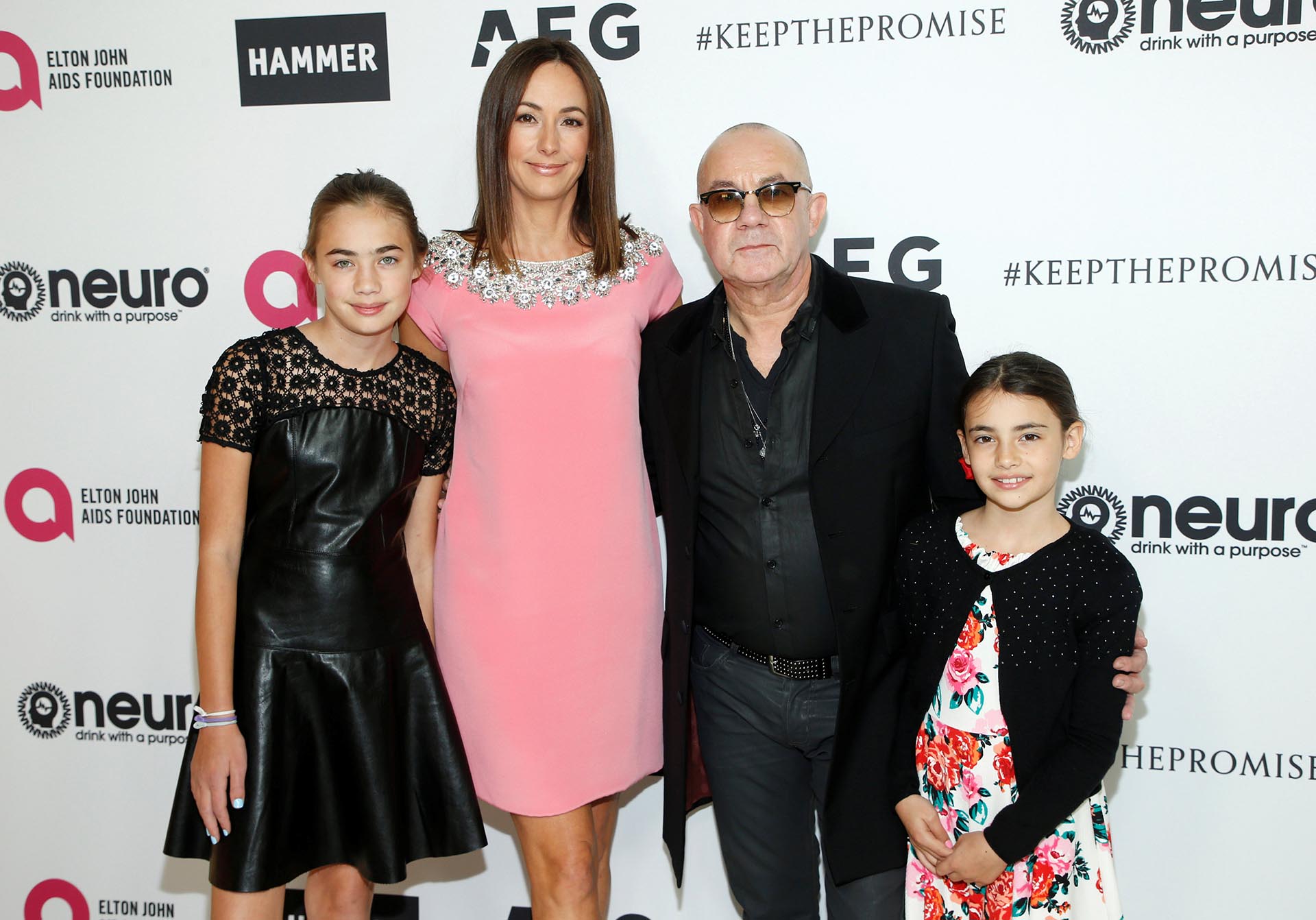 Bernie Taupin, su esposa Heather Taupin y sus hijas Charley y Georgey