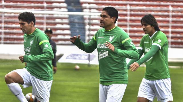 Raldes (izq.) cree que el resultado histórico del 6-1 se puede repetir. Foto: APG %image_alt%