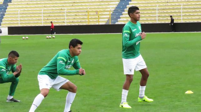 Diego Wayar y Raúl Castro, se mantuvieron en el onceno titular de Mauricio Soria. Foto: DIEZ %image_alt%