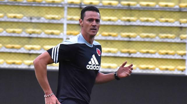 Wilmar Roldán, realizó una labor física con sus compañeros este lunes en el Siles. Foto. APG %image_alt%