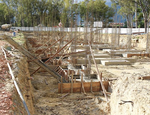 SITUACIÓN ACTUAL DE LA OBRA, EN EL PARQUE MARISCAL SANTA CRUZ. MYRTHA POOLS