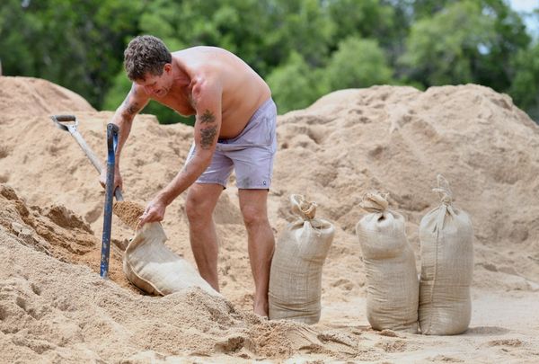 Los australianos se prepararon para la llegada del ciclón (Reuters)