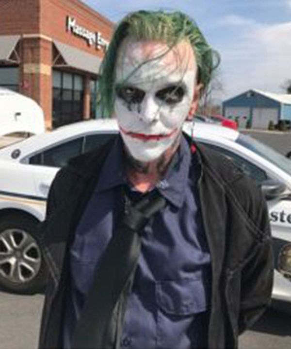 The Joker fue encontrado caminando por las calles de Virginia, donde está prohibido exponerse con máscaras o con el rostro cubierto (Winchester Police Department)