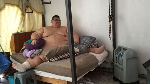 Juan Pedro, hoy, todavía pasa la mayor parte del día postrado en la cama. Pero ya es más optimista respecto al futuro