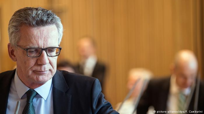 Düsseldorf Bundesinnenminister de Maiziere Untersuchungsausschuss zum Fall Amri (picture-alliance/dpa/F. Gambarini) Düsseldorf Bundesinnenminister de Maiziere Untersuchungsausschuss zum Fall Amri (picture-alliance/dpa/F. Gambarini)