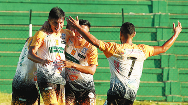 Destroyers derrotó a Real América (4-0) y ahora piensa en Ramiro Castillo, el domingo. Foto: Hernán Virgo %image_alt%