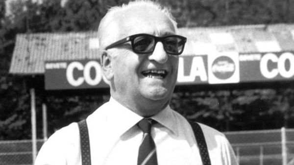 Enzo Ferrari murió en agosto de 1988. Sus restos descansan en el Cementerio de San Cataldo, en Módena