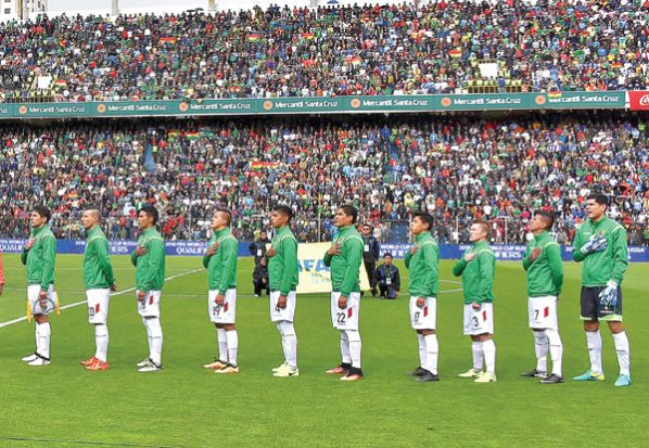 JUGADORES DE LA SELECCIÓN NACIONAL, DURANTE EL PARTIDO ANTE ARGENTINA. APG