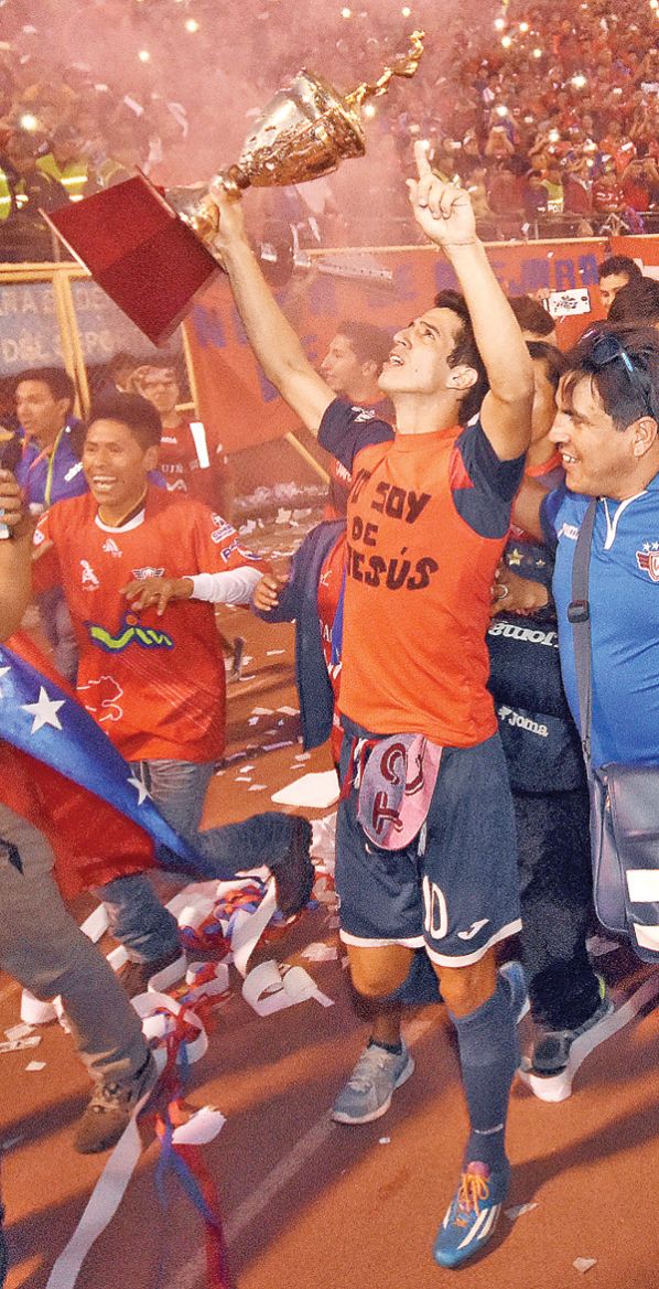 30 AÑOS TIENE EL JUGADOR BOLIVIANO-BRASILEÑO. DIO SUS PRIMEROS PASOS EN EL GREMIO BARURERI Y TUVO UNA PEQUEÑA INCURSIÓN EN EL FÚTBOL SUIZO (CLUB FC CHIASSO). WILSTERMANN FUE LA INSTITUCIÓN EN LA QUE MÁS TIEMPO ESTUVO (TRES AÑOS).