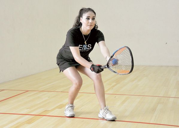 LA DEPORTISTA COCHABAMBINA CAROLA LOMA DURANTE UNA SESIÓN DE ENTRENAMIENTO. FROI HEREDIA
