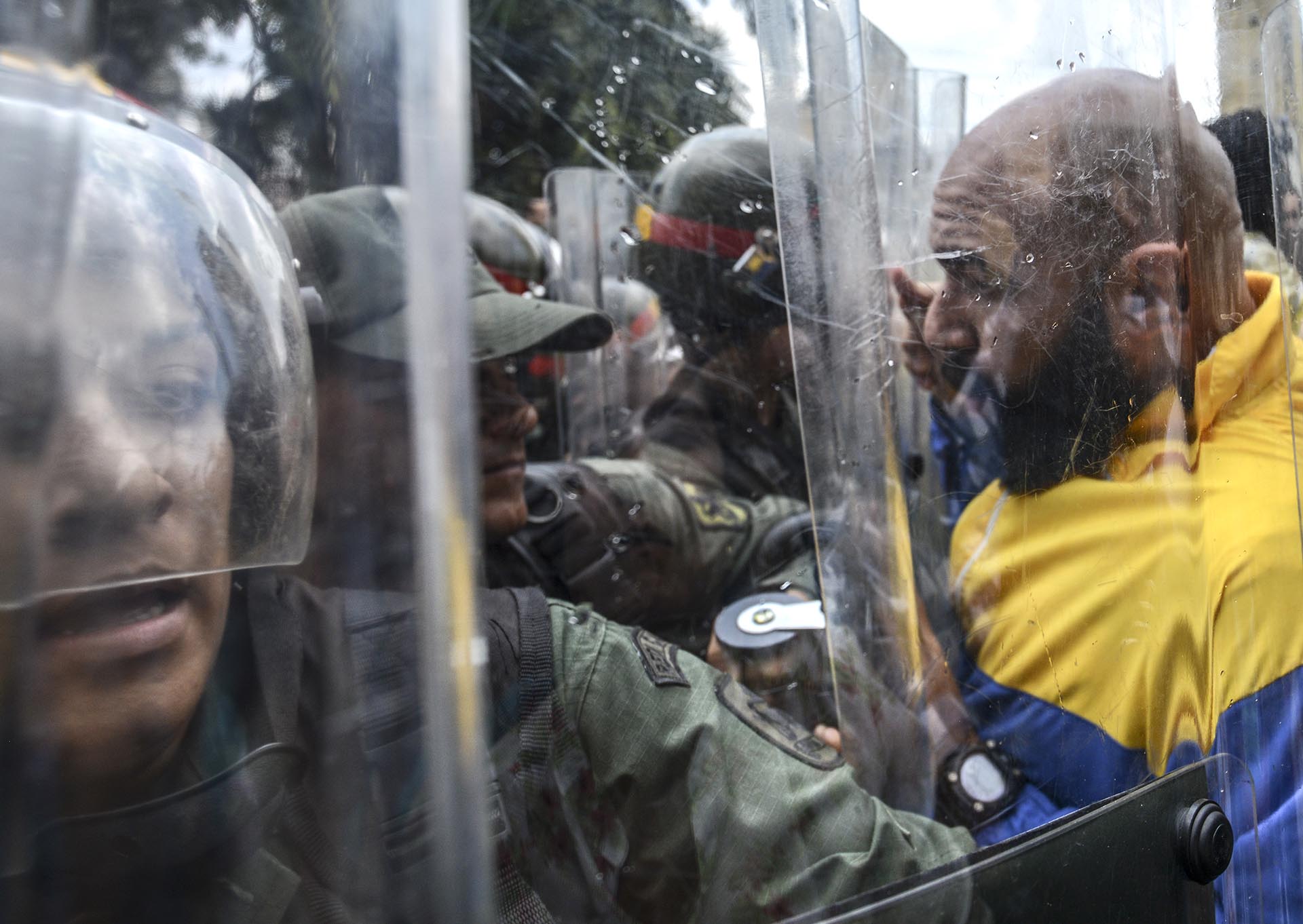 Mientras tanto, los gobiernos de Estados Unidos, México, Brasil, Chile, Colombia y Perú condenaron la decisión del Tribunal Supremo de atribuirse las funciones del Parlamento (AFP)