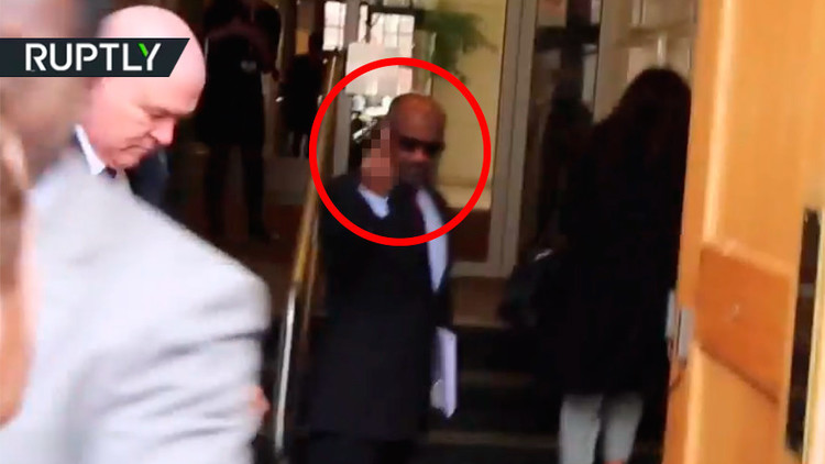 Video: Un general saudita responde con un gesto obsceno a los críticos de la guerra en Yemen