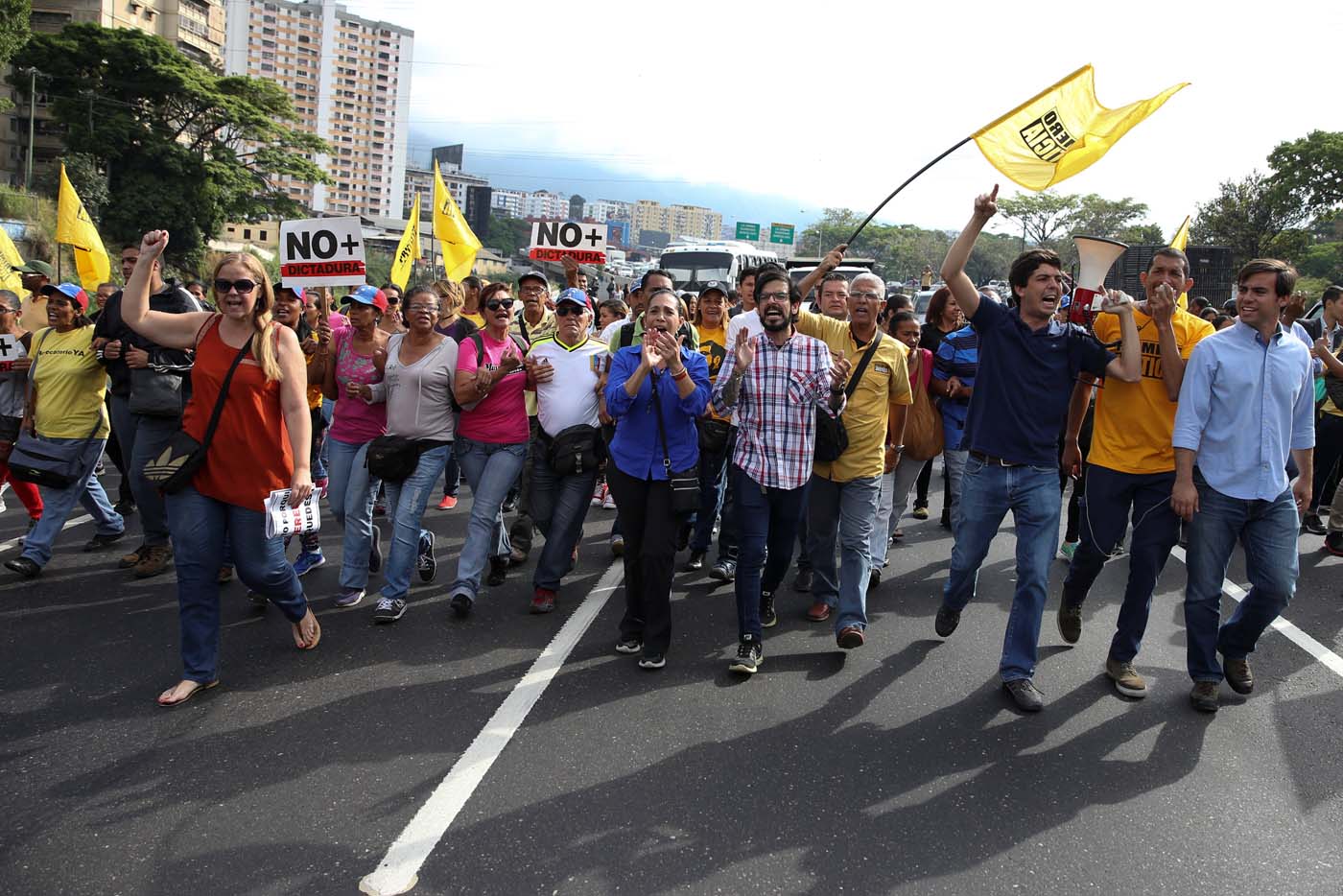 Miguel Pizarro (C), deputy of the Venezuelan coalition of opposition parties (MUD), shout slogans as he blocks the highway with opposition supporters, during the protest against Venezuelan President Nicolas Maduro