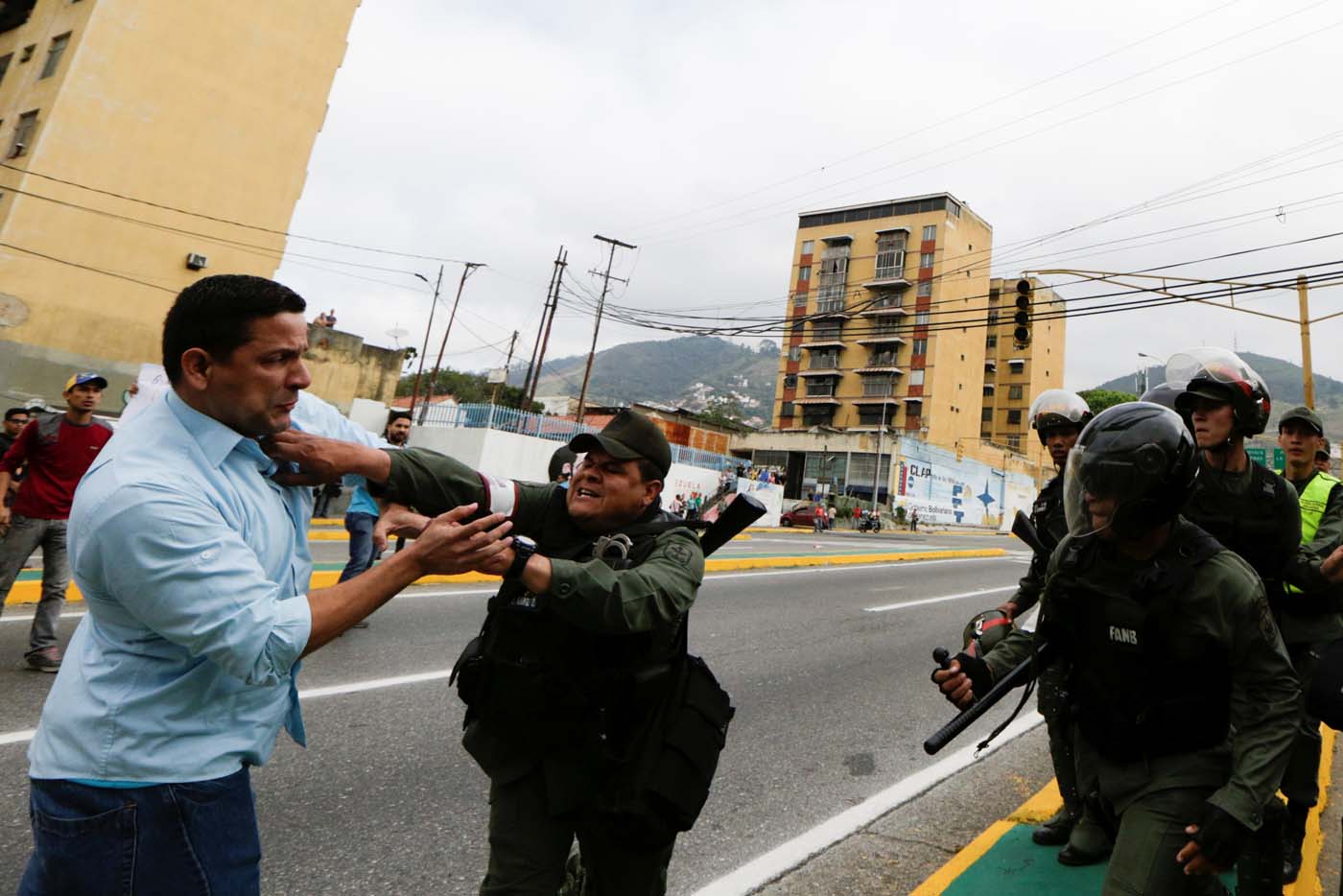 Opposition supporters clash with Venezuela