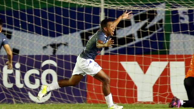 Reinoso le marcó tres goles a Blooming. Fue su mejor partido. Foto: EL DEBER %image_alt%