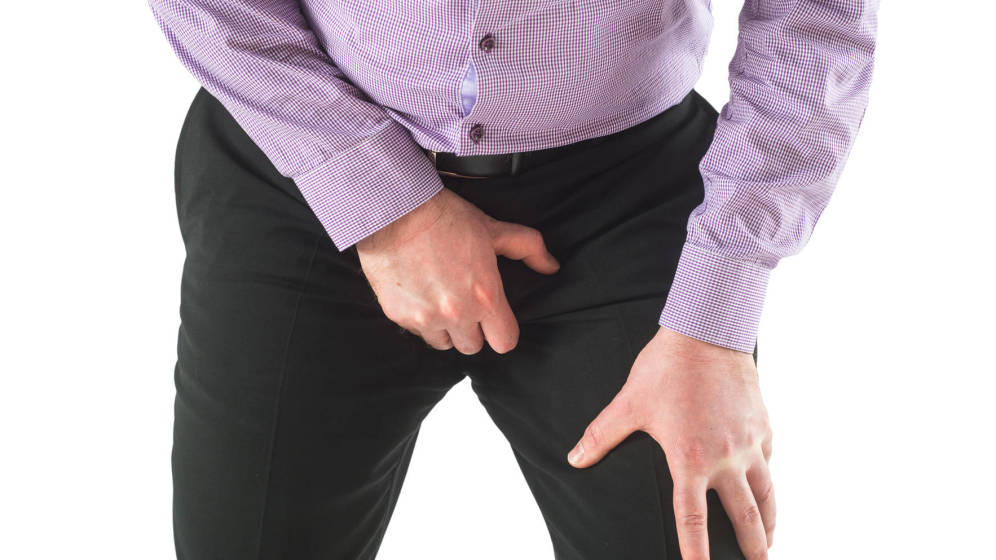 Foto: Si tienes un dolor durante mucho tiempo, acude a tu médico. (iStock)