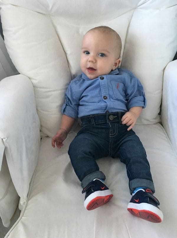 El pequeño Oliver nació en la semana 35 de gestación. Durante 15 semanas su hermano Elijah estuvo en el mismo vientre (Facebook)
