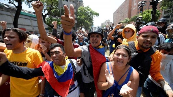 Los venezolanos saldrán este sábado nuevamente a las calles para protestar contra Nicolás Maduro