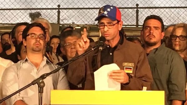Capriles anunció que seguirá luchando por Venezuela