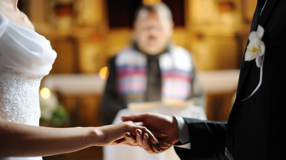 Foto: La frase que ha protagonizado tantas escenas dramáticas tiene su origen en el siglo XVI. (iStock)