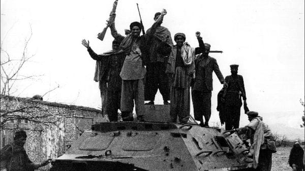 Los muyahidines luchaban contra la unión soviética con apoyo estadounidense, abril 1980