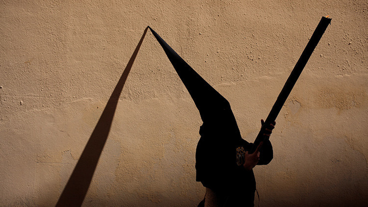Estampidas por falsas alarmas de bomba en unas celebraciones de Semana Santa en España (VIDEO)