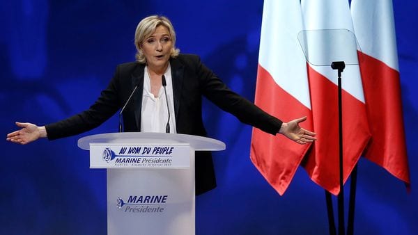 El discurso de Marine Le Pen recurre a expresiones que su padre, Jean-Marie Le Pen, jamás hubiera pronunciado como “los desposeídos”. (Reuters)