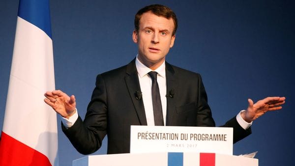 Emmanuel Macron, ex ministro del presidente socialista François Holland, se propone como un liberal filosófico que nada tiene que ver con la izquierda, la derecha o siquiera el centro. (Reuters)