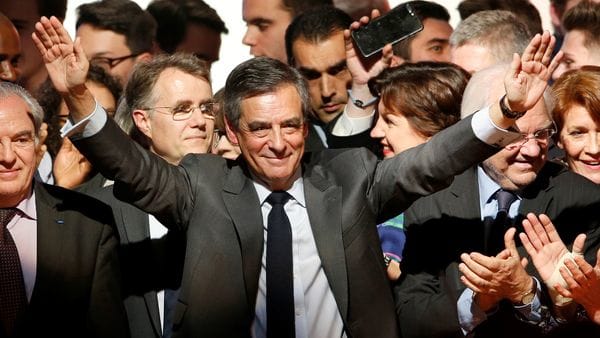 Los Republicanos —François Fillon es su candidato— y el Partido Socialista no tienen posibilidad de ganar las elecciones francesa por su mensaje tradicional. (Reuters)